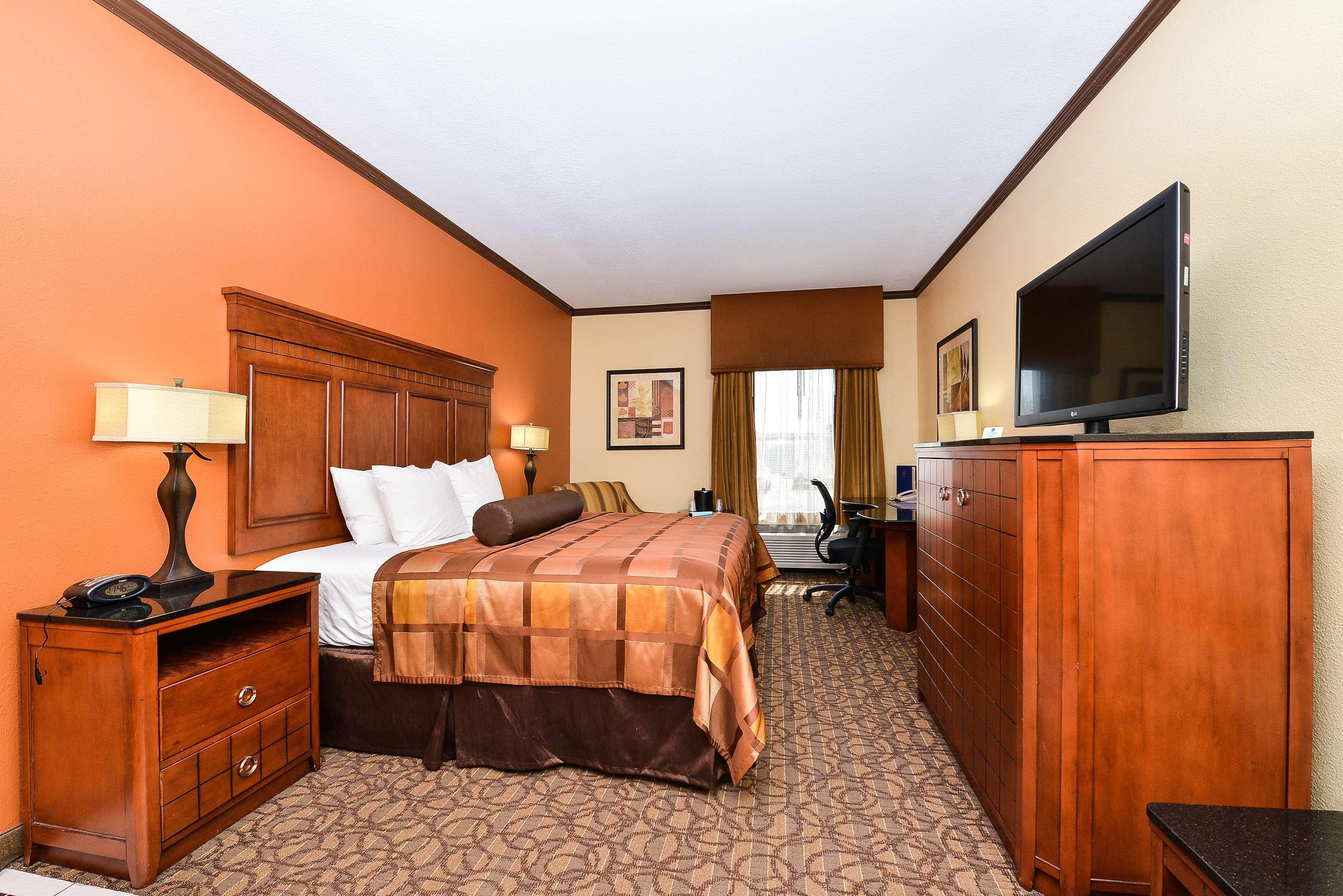 Best Western Plus Midwest Inn & Suites Салина Экстерьер фото