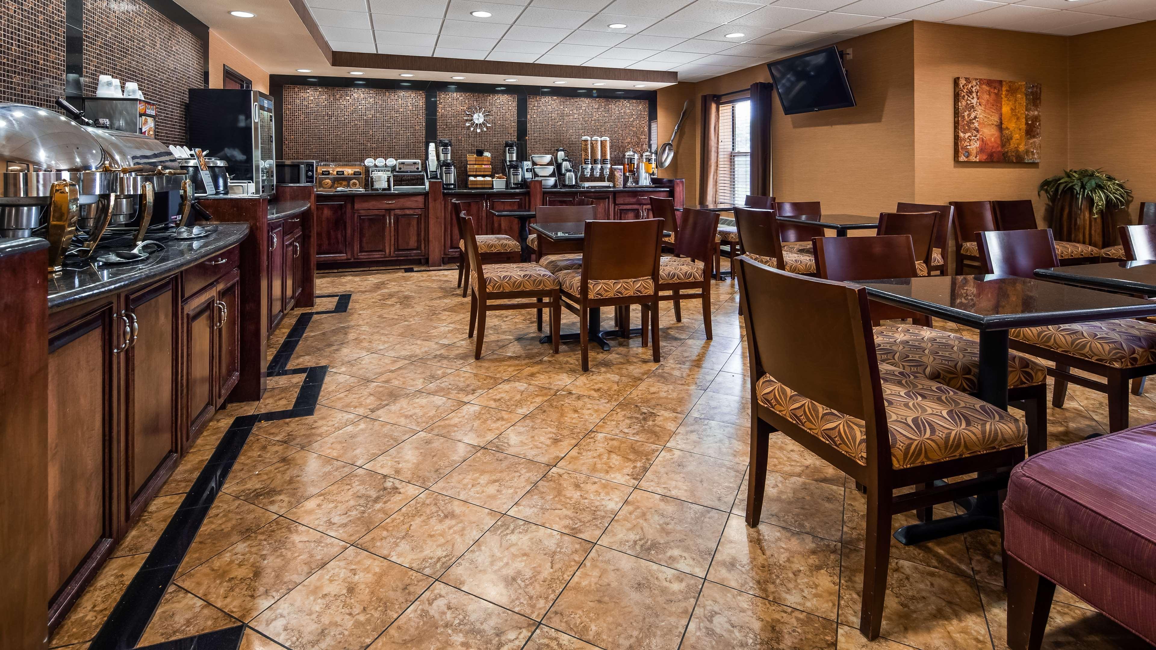 Best Western Plus Midwest Inn & Suites Салина Экстерьер фото