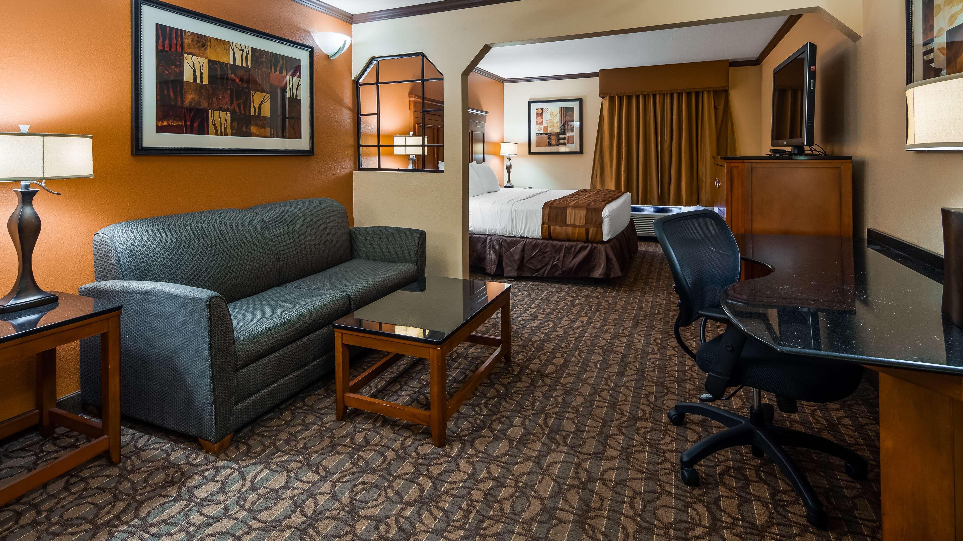 Best Western Plus Midwest Inn & Suites Салина Экстерьер фото
