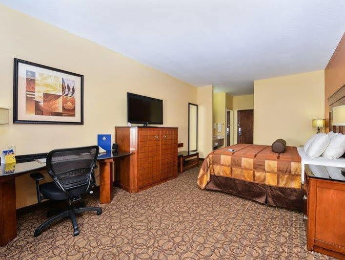 Best Western Plus Midwest Inn & Suites Салина Экстерьер фото