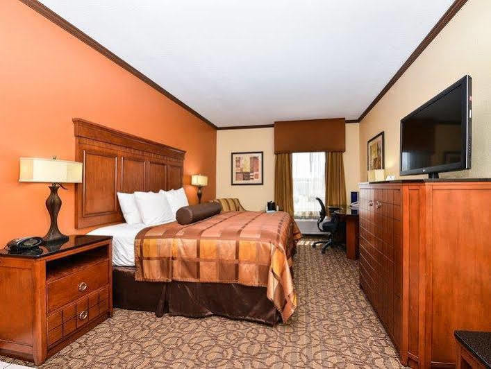Best Western Plus Midwest Inn & Suites Салина Экстерьер фото
